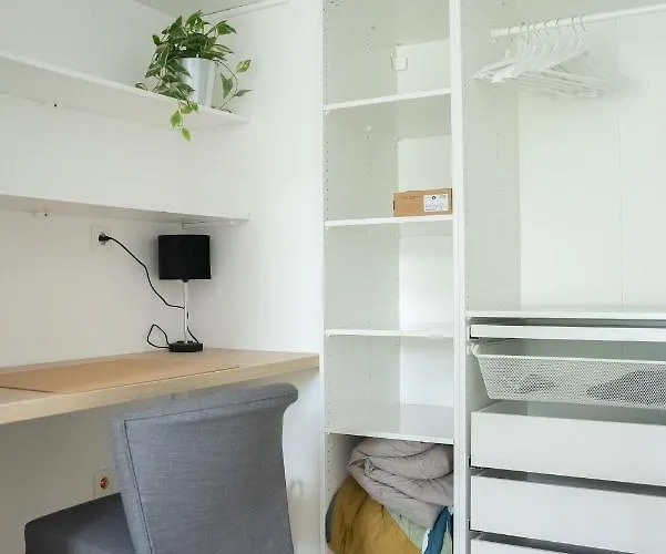 De Florigny Avec Parking Souterrain Et Terrasse Lägenhet